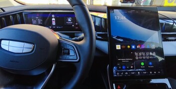 Установка голосового, навигации и приложений на Geely Atlas New в Мурманске